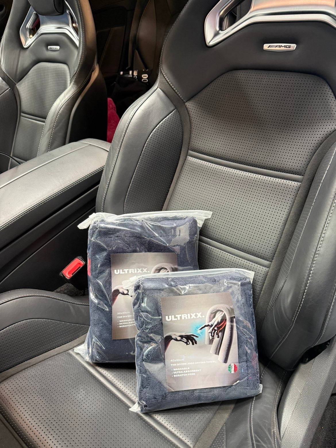 THE ULTIMATE DRYING TOWEL