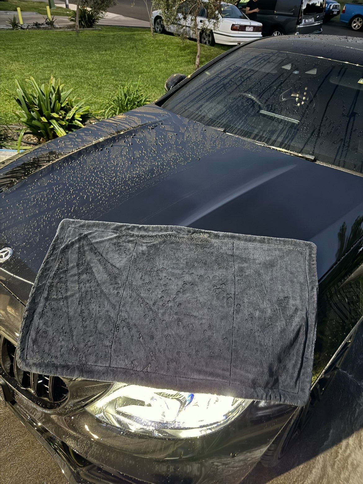 THE ULTIMATE DRYING TOWEL