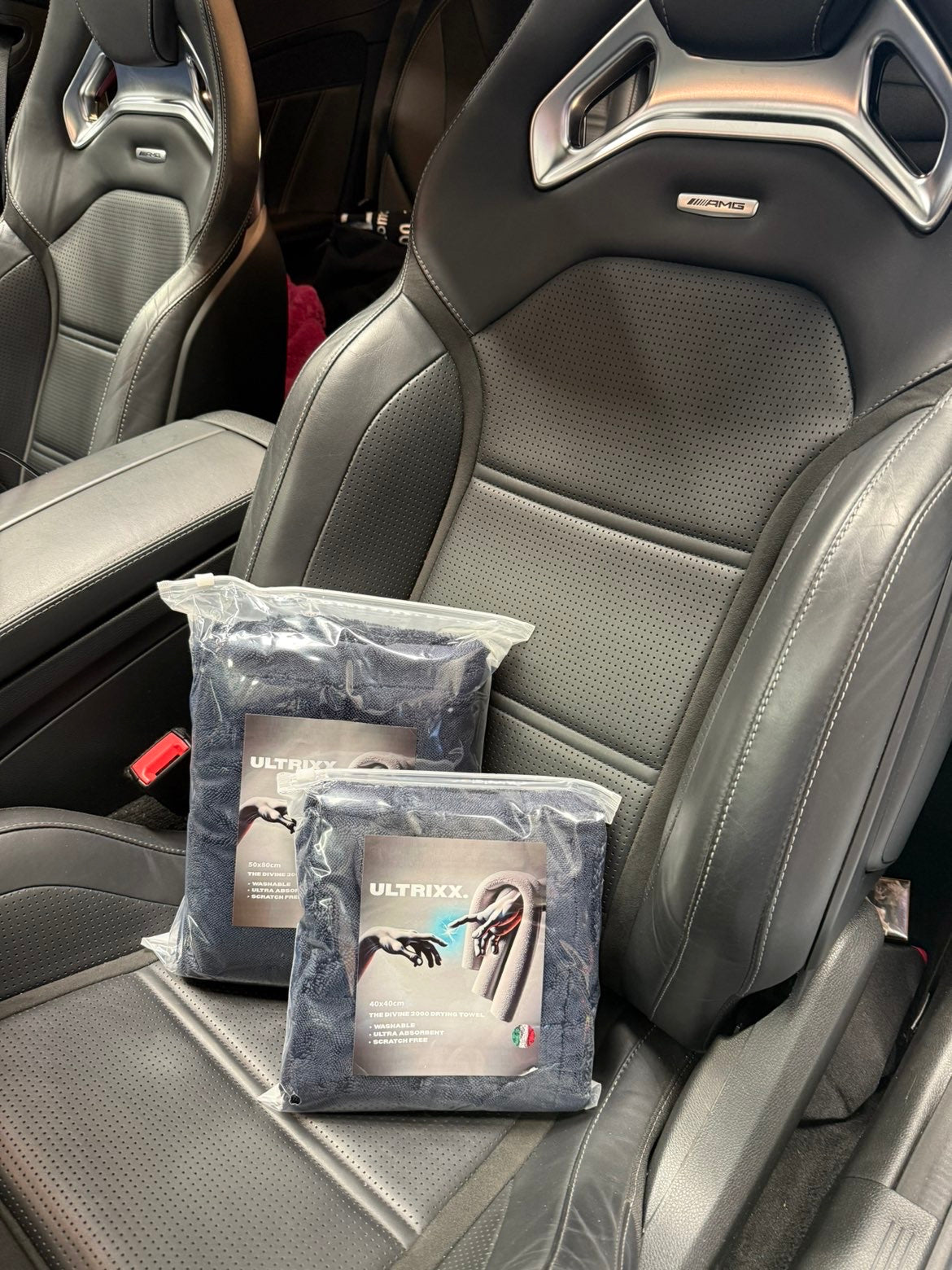 THE ULTIMATE DRYING TOWEL